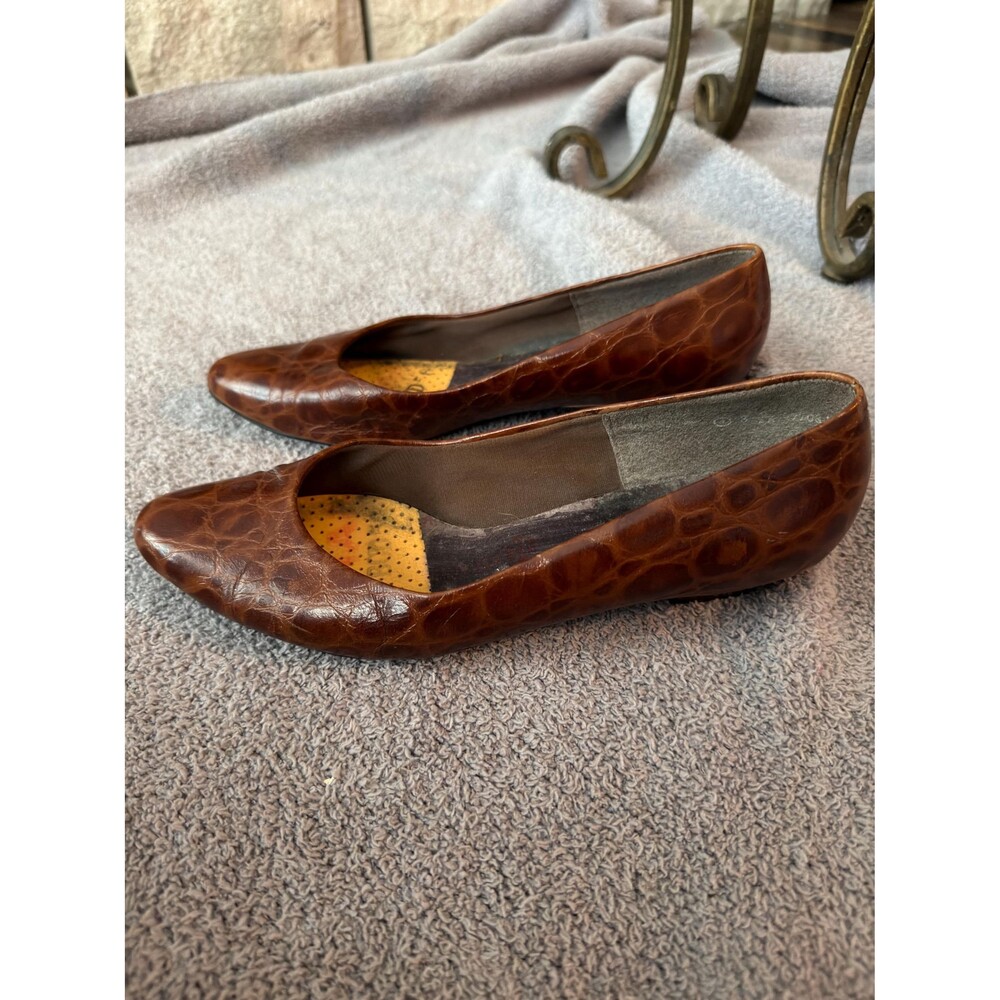 Vintage 90s Selby Brown Alligator Crocodile Embossed Leather Low Wedge Pumps